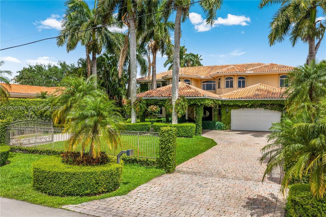 Active With Contract: $1,950,000 (4 beds, 4 baths, 4609 Square Feet)