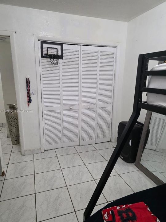 Activo con contrato: $1,800 (2 camas, 1 baños, 850 Pies cuadrados)