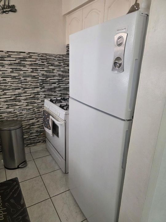 Activo con contrato: $1,800 (2 camas, 1 baños, 850 Pies cuadrados)