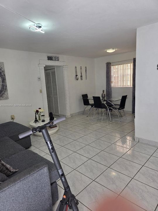 Activo con contrato: $1,800 (2 camas, 1 baños, 850 Pies cuadrados)