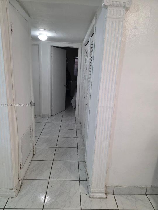 Activo con contrato: $1,800 (2 camas, 1 baños, 850 Pies cuadrados)