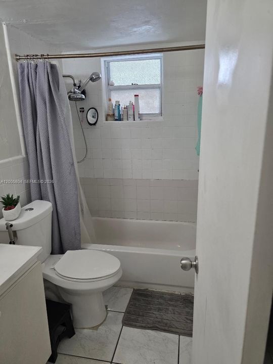 Activo con contrato: $1,800 (2 camas, 1 baños, 850 Pies cuadrados)