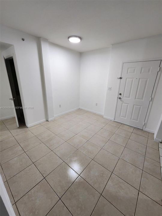 Recently Rented: $1,750 (2 beds, 2 baths, 809 Square Feet)