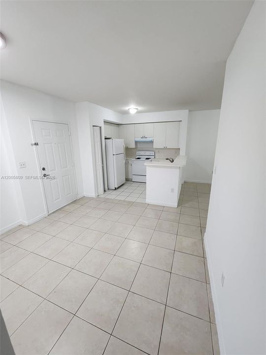 Recently Rented: $1,750 (2 beds, 2 baths, 809 Square Feet)