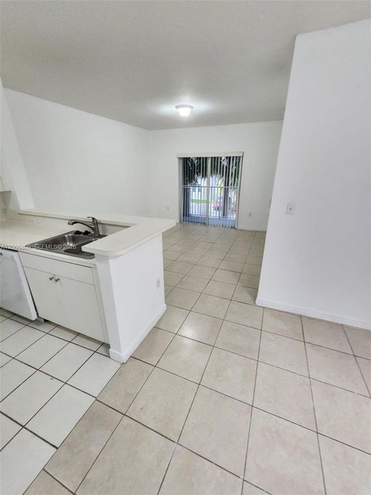 Recently Rented: $1,750 (2 beds, 2 baths, 809 Square Feet)