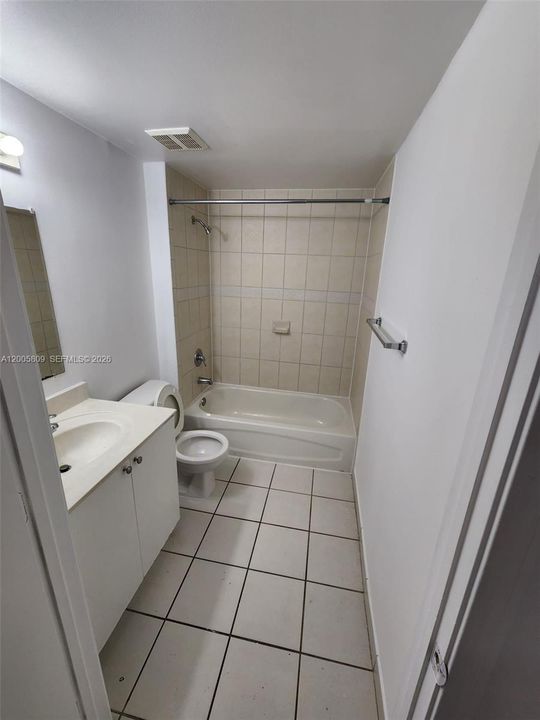 Recently Rented: $1,750 (2 beds, 2 baths, 809 Square Feet)