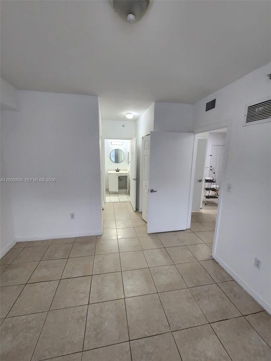 Recently Rented: $1,750 (2 beds, 2 baths, 809 Square Feet)