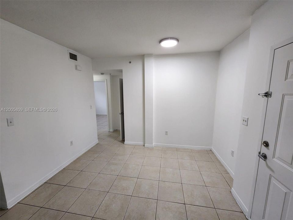 Recently Rented: $1,750 (2 beds, 2 baths, 809 Square Feet)