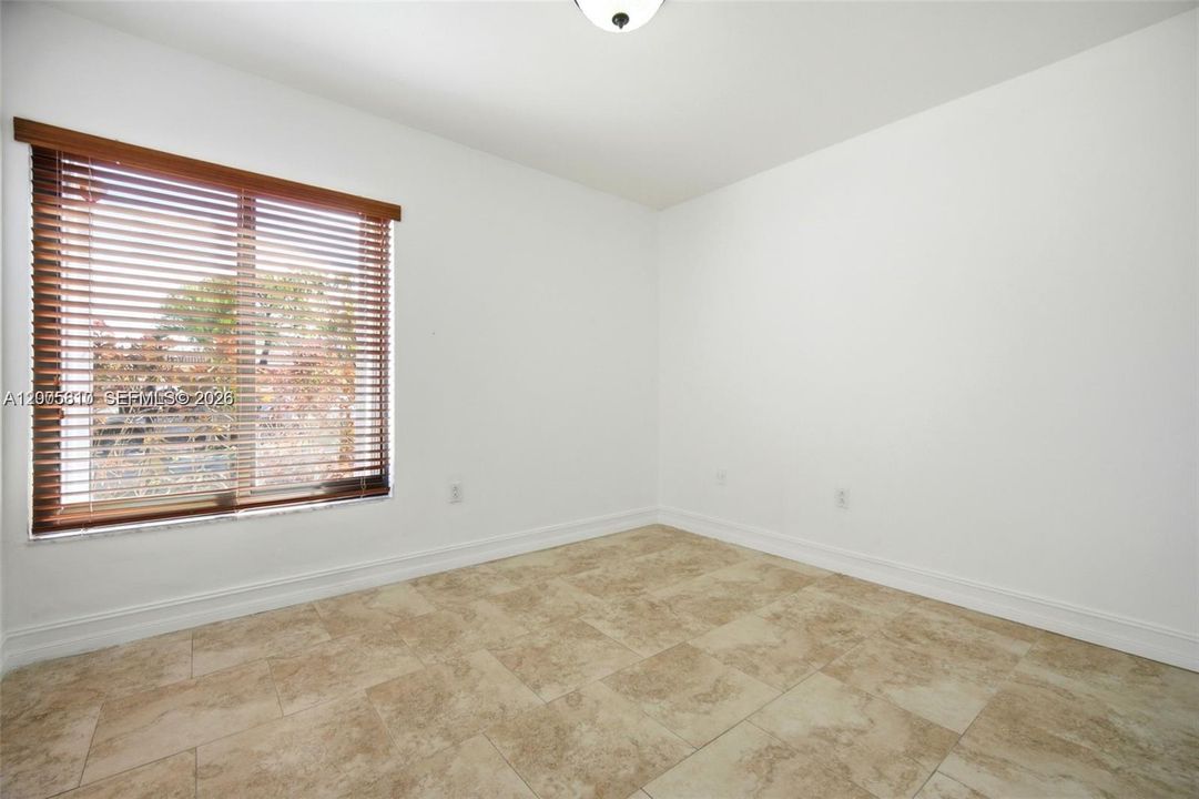 Activo con contrato: $3,800 (3 camas, 2 baños, 1372 Pies cuadrados)