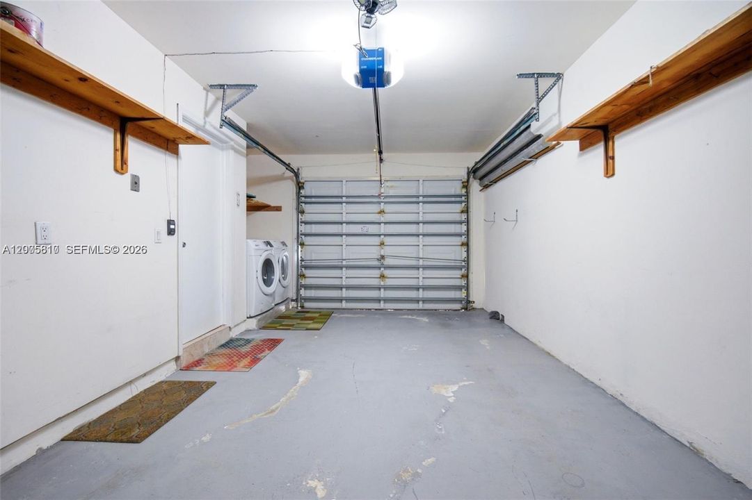 Activo con contrato: $3,800 (3 camas, 2 baños, 1372 Pies cuadrados)