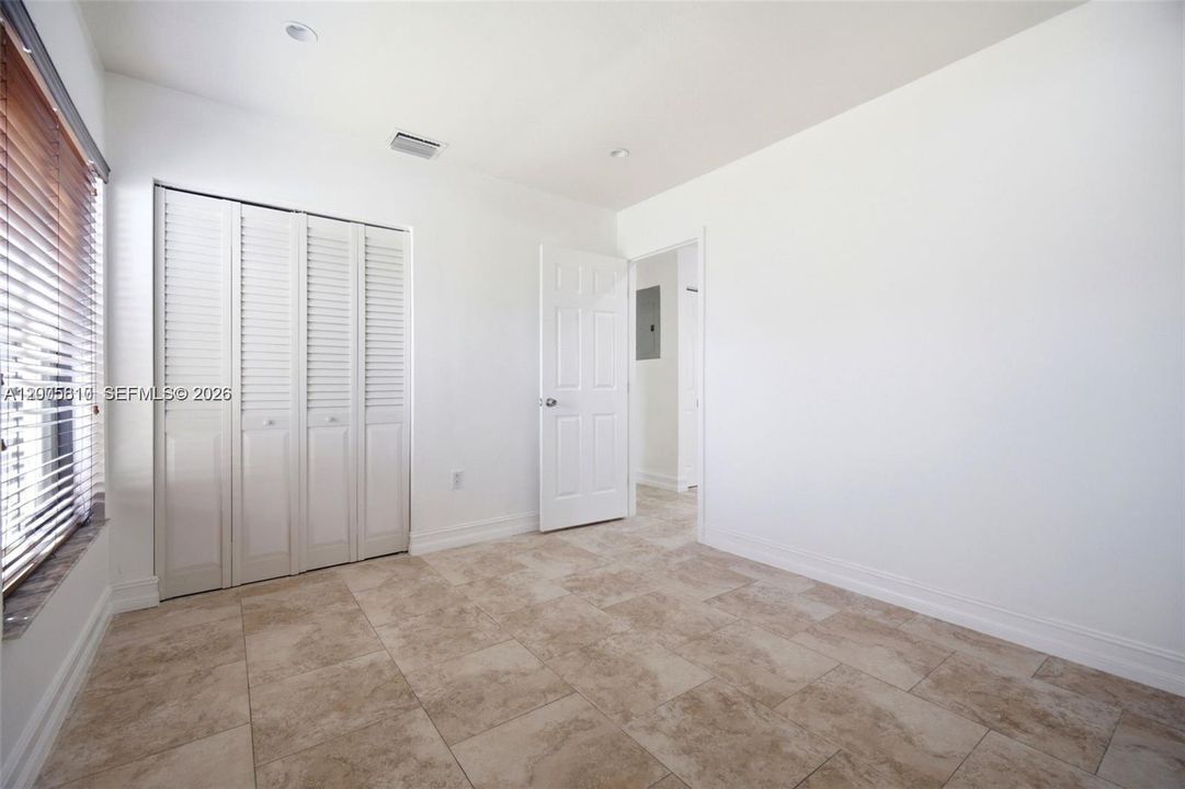 Activo con contrato: $3,800 (3 camas, 2 baños, 1372 Pies cuadrados)