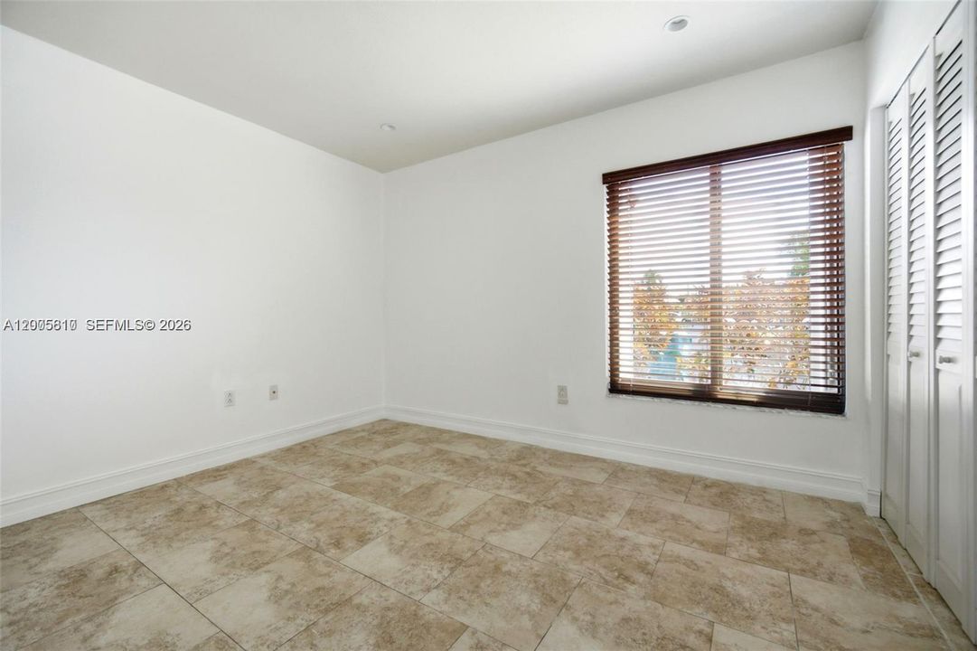 Activo con contrato: $3,800 (3 camas, 2 baños, 1372 Pies cuadrados)