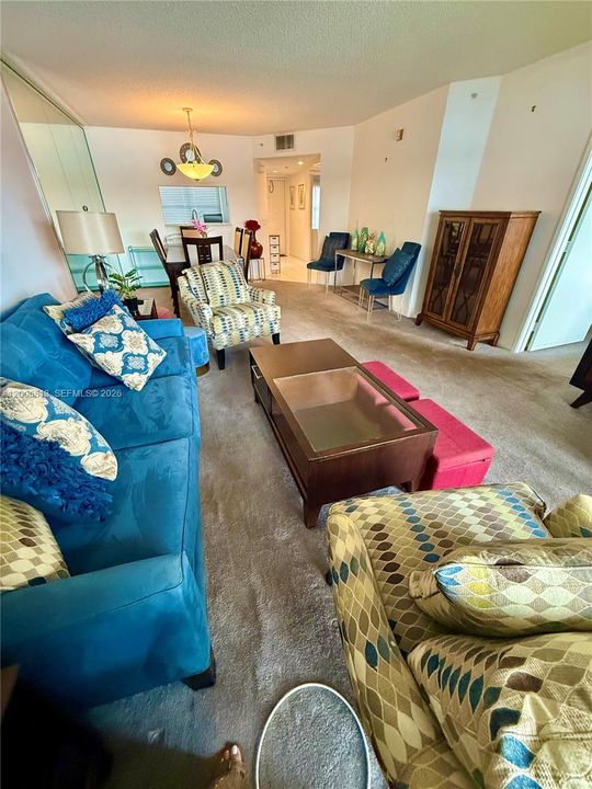 En Venta: $235,500 (2 camas, 2 baños, 1207 Pies cuadrados)