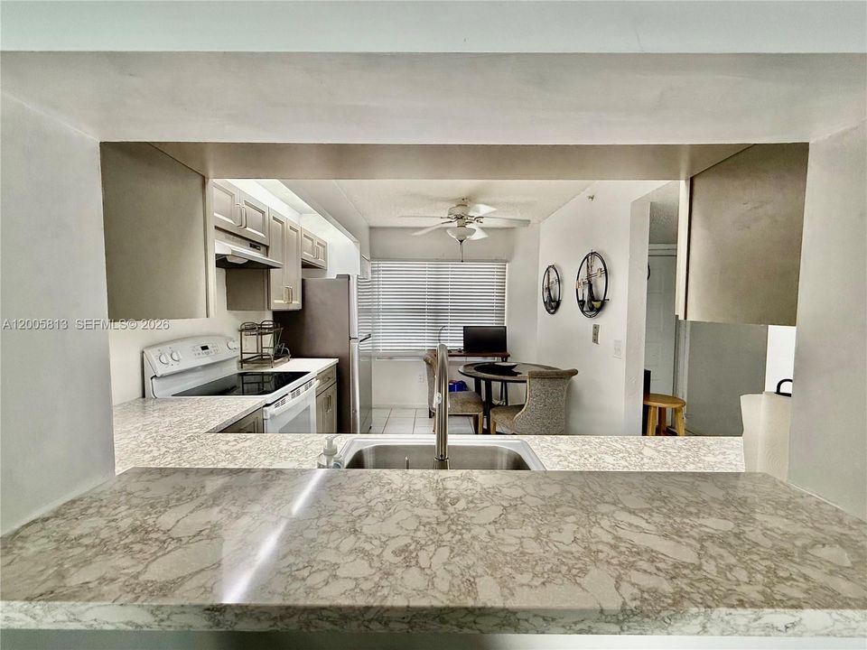 En Venta: $235,500 (2 camas, 2 baños, 1207 Pies cuadrados)