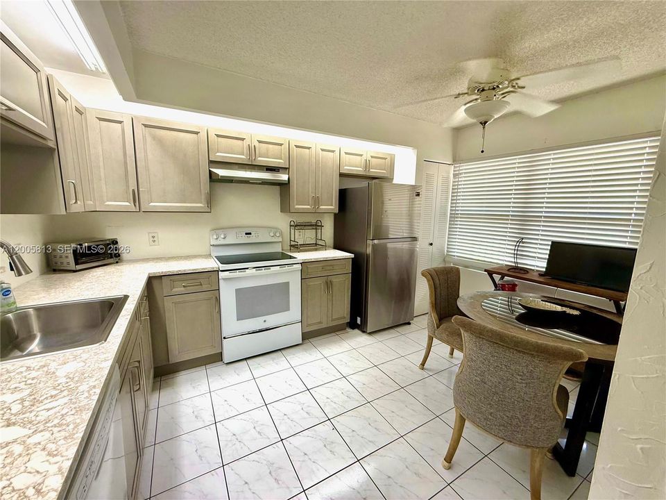 En Venta: $235,500 (2 camas, 2 baños, 1207 Pies cuadrados)