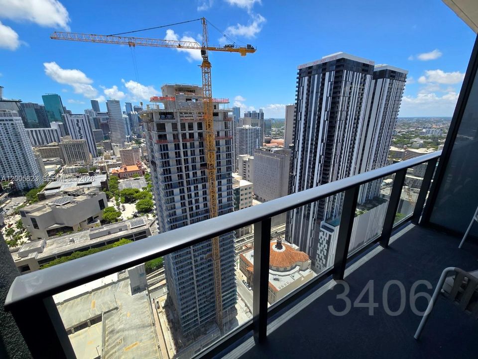 待售: $389,000 (0 贝兹, 1 浴室, 411 平方英尺)