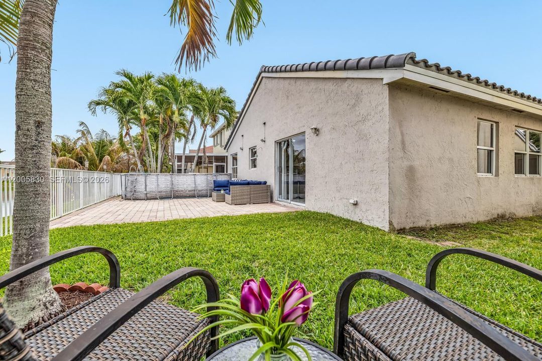Activo con contrato: $589,900 (3 camas, 2 baños, 1515 Pies cuadrados)