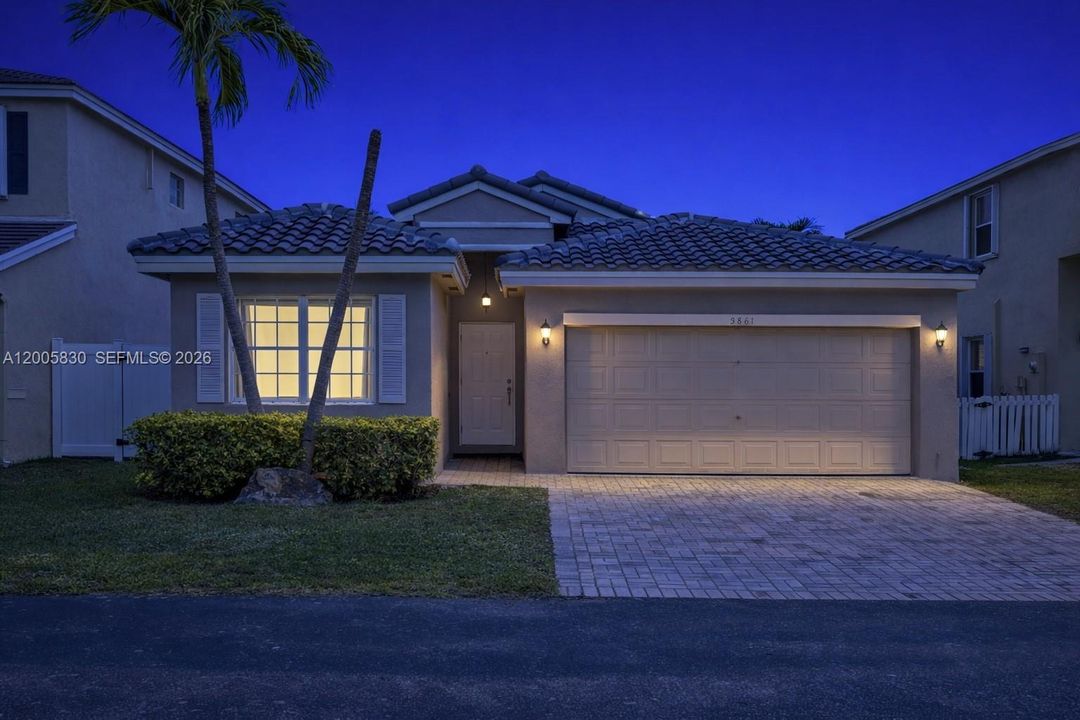 Activo con contrato: $589,900 (3 camas, 2 baños, 1515 Pies cuadrados)
