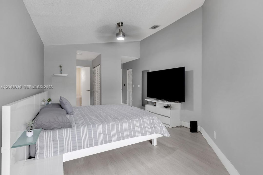 Activo con contrato: $589,900 (3 camas, 2 baños, 1515 Pies cuadrados)