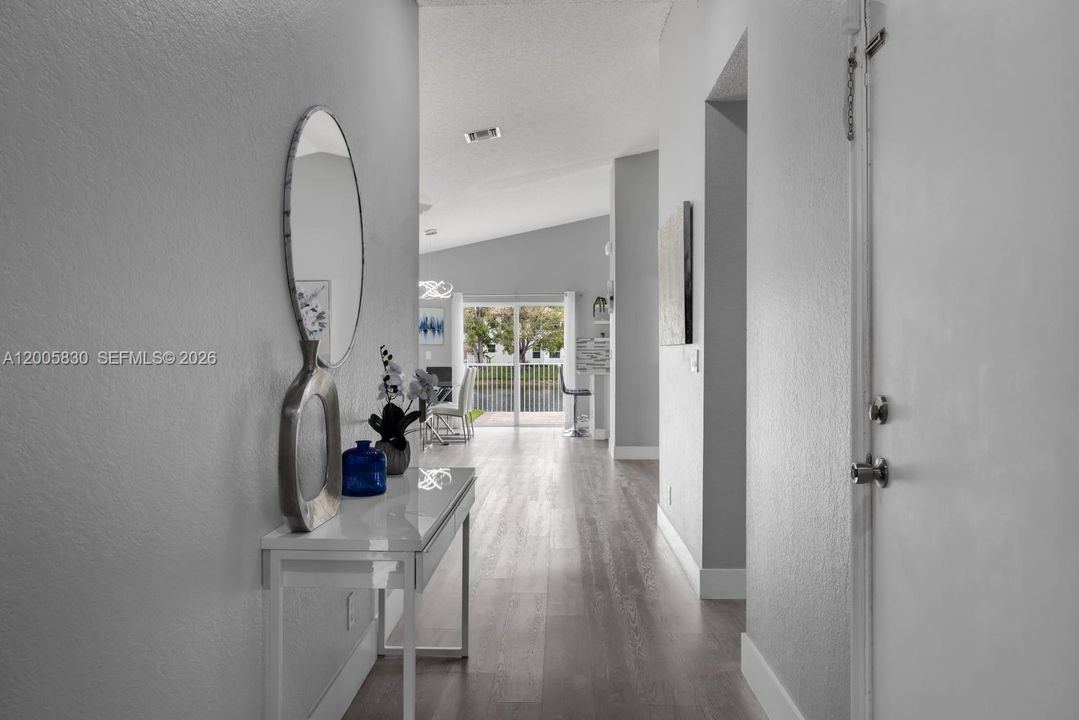 Activo con contrato: $589,900 (3 camas, 2 baños, 1515 Pies cuadrados)