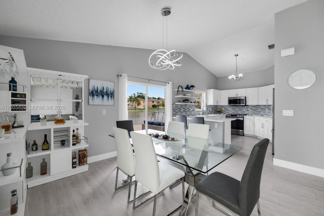 Activo con contrato: $589,900 (3 camas, 2 baños, 1515 Pies cuadrados)