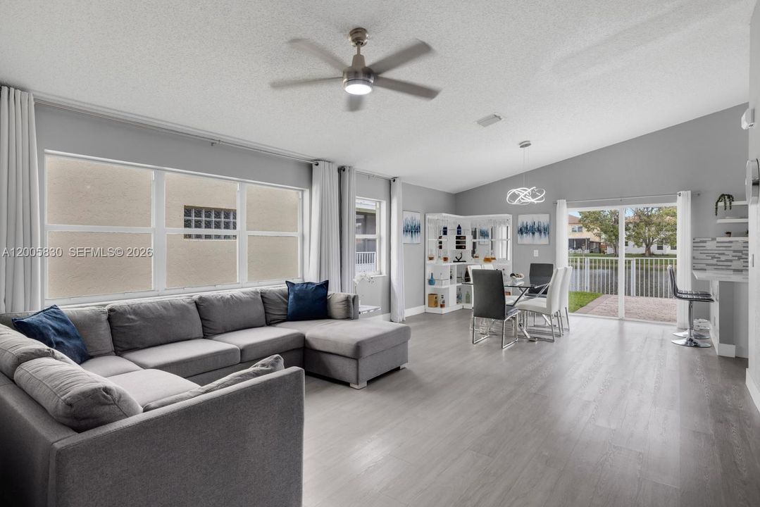 Activo con contrato: $589,900 (3 camas, 2 baños, 1515 Pies cuadrados)