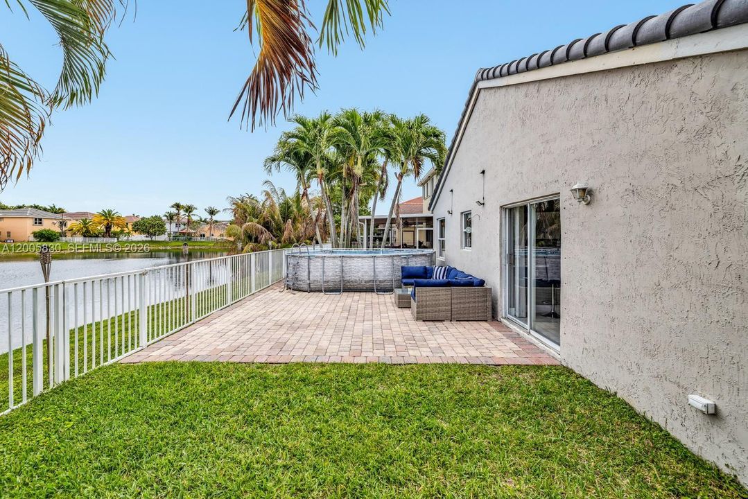 Activo con contrato: $589,900 (3 camas, 2 baños, 1515 Pies cuadrados)
