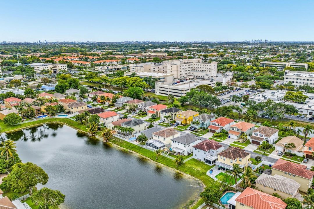 Activo con contrato: $589,900 (3 camas, 2 baños, 1515 Pies cuadrados)