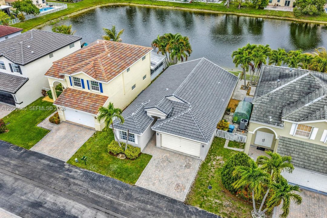 Activo con contrato: $589,900 (3 camas, 2 baños, 1515 Pies cuadrados)