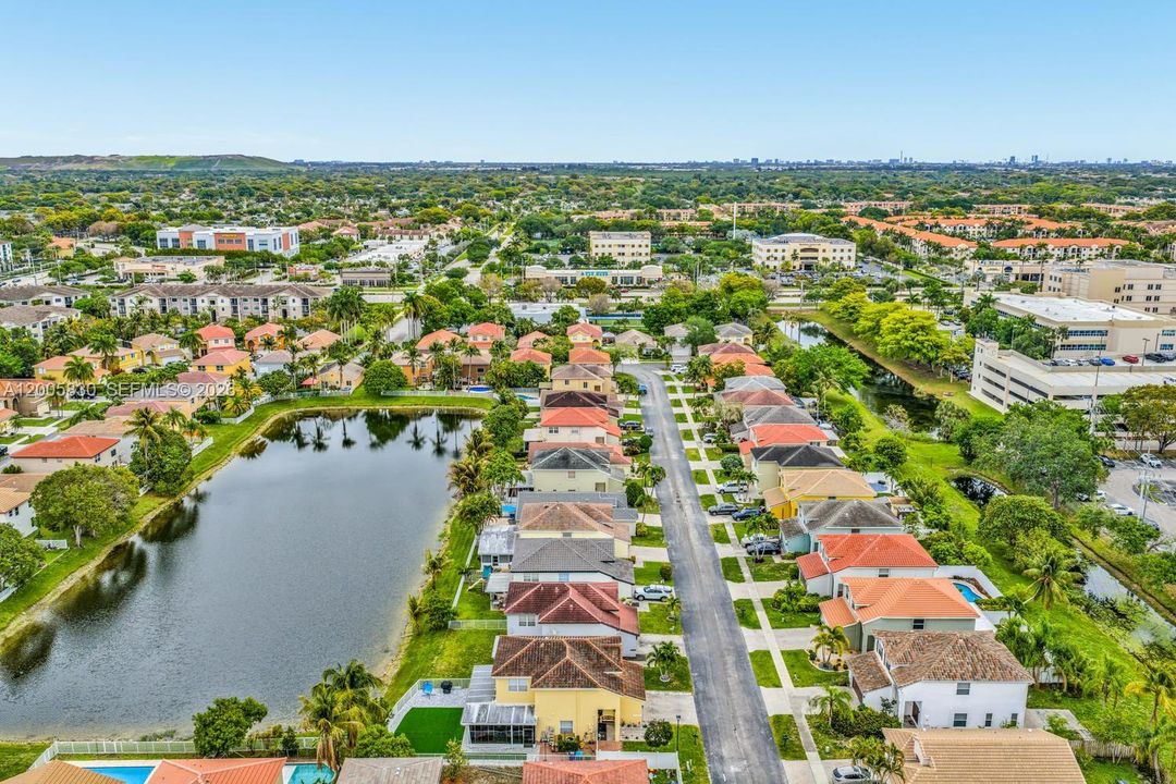 Activo con contrato: $589,900 (3 camas, 2 baños, 1515 Pies cuadrados)