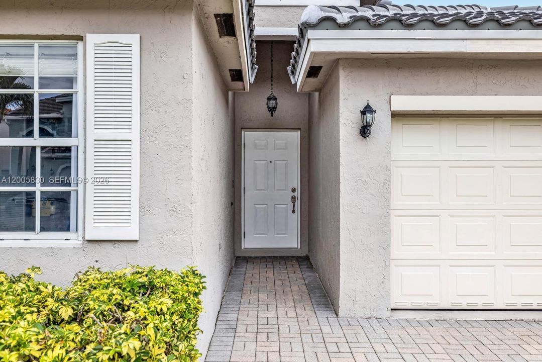 Activo con contrato: $589,900 (3 camas, 2 baños, 1515 Pies cuadrados)