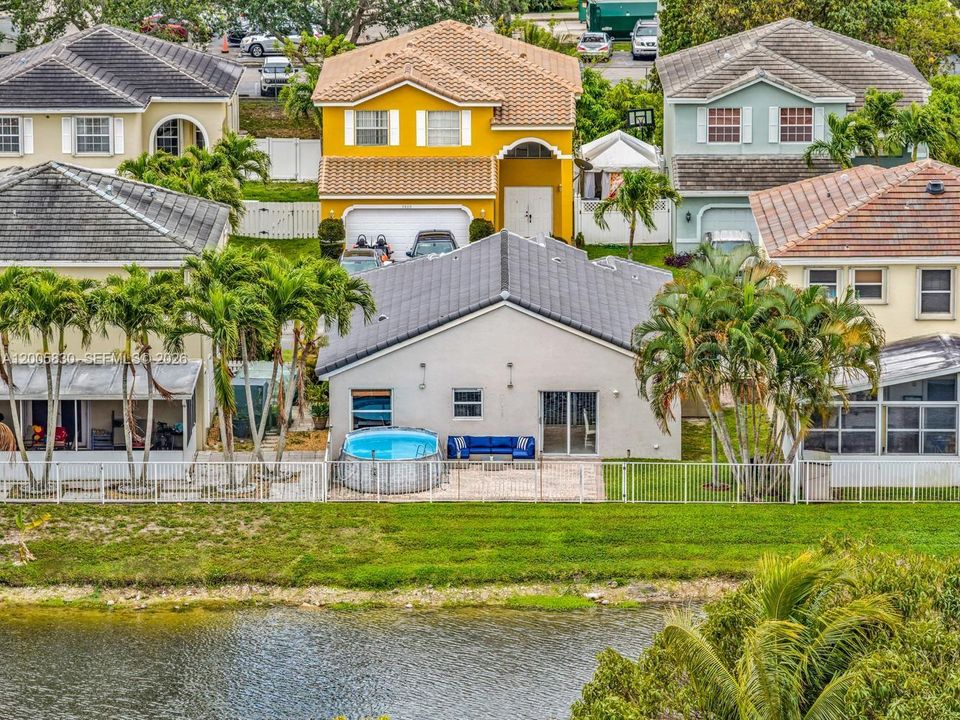 Activo con contrato: $589,900 (3 camas, 2 baños, 1515 Pies cuadrados)