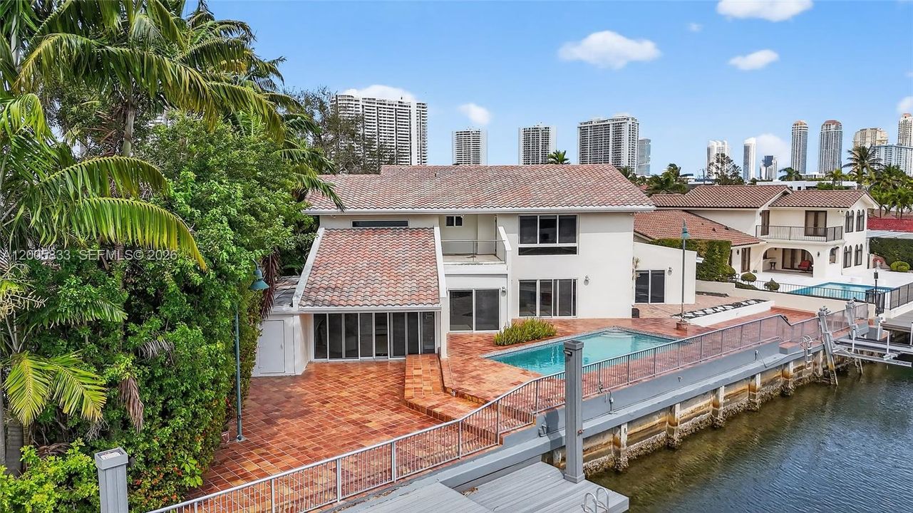 待售: $3,950,000 (0.21 acres)