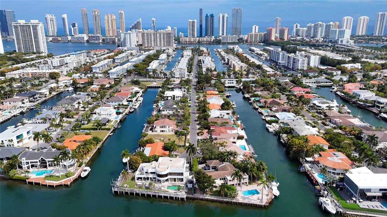 待售: $3,950,000 (0.21 acres)