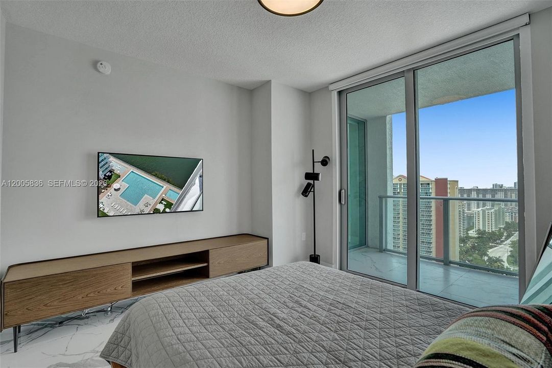 For Sale: $1,525,000 (3 beds, 3 baths, 1892 Square Feet)