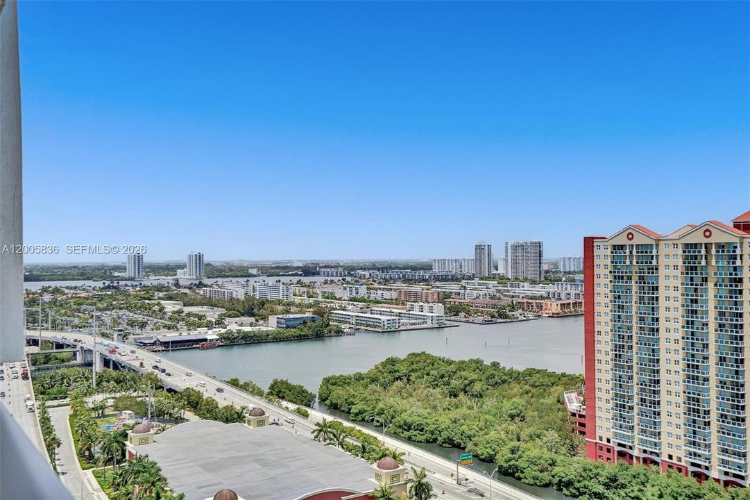 For Sale: $1,525,000 (3 beds, 3 baths, 1892 Square Feet)