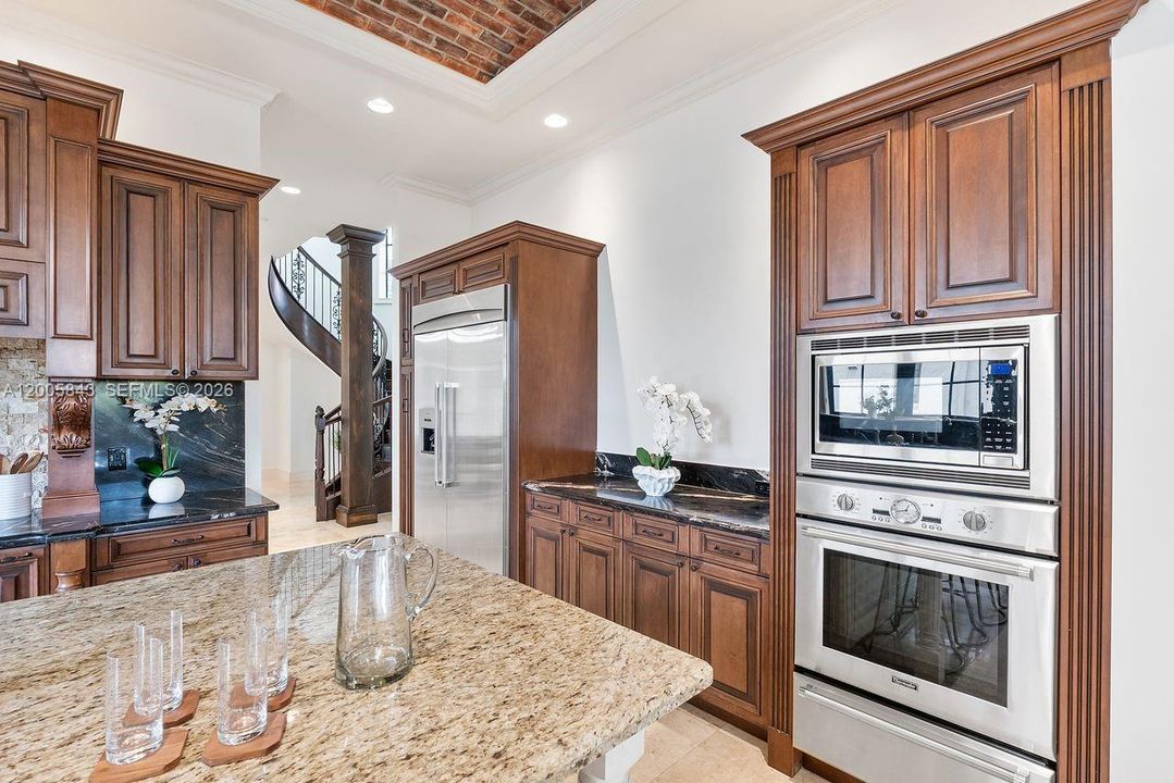 Activo con contrato: $2,495,000 (5 camas, 4 baños, 3838 Pies cuadrados)