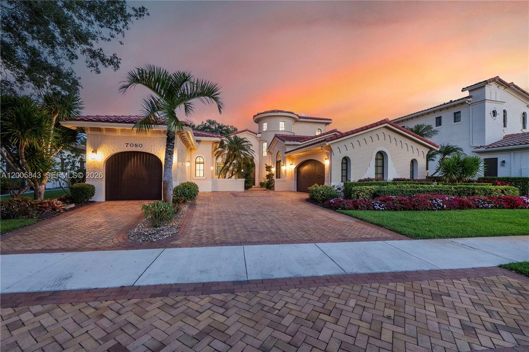 Activo con contrato: $2,495,000 (5 camas, 4 baños, 3838 Pies cuadrados)