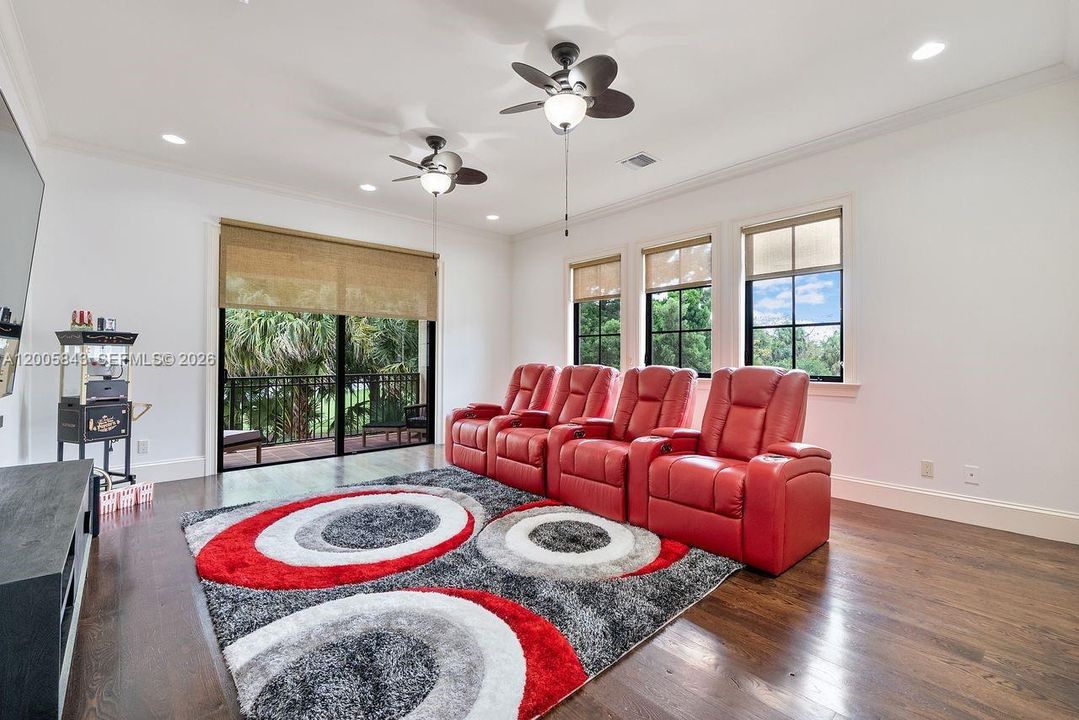 Activo con contrato: $2,495,000 (5 camas, 4 baños, 3838 Pies cuadrados)