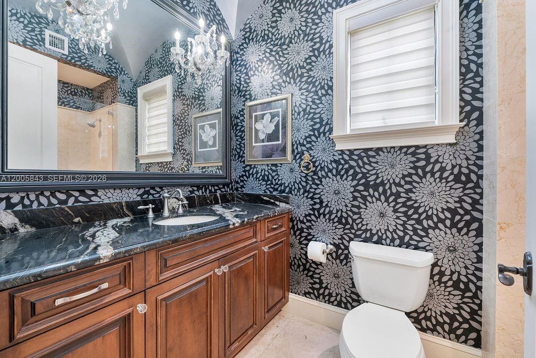 Activo con contrato: $2,495,000 (5 camas, 4 baños, 3838 Pies cuadrados)