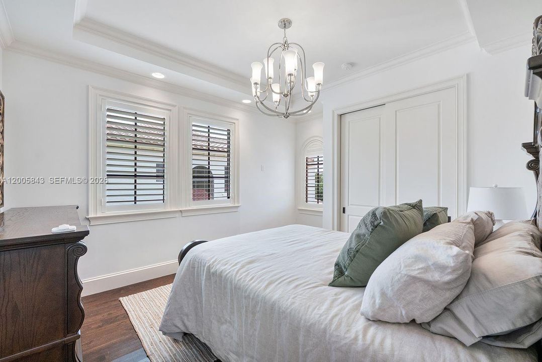 Activo con contrato: $2,495,000 (5 camas, 4 baños, 3838 Pies cuadrados)