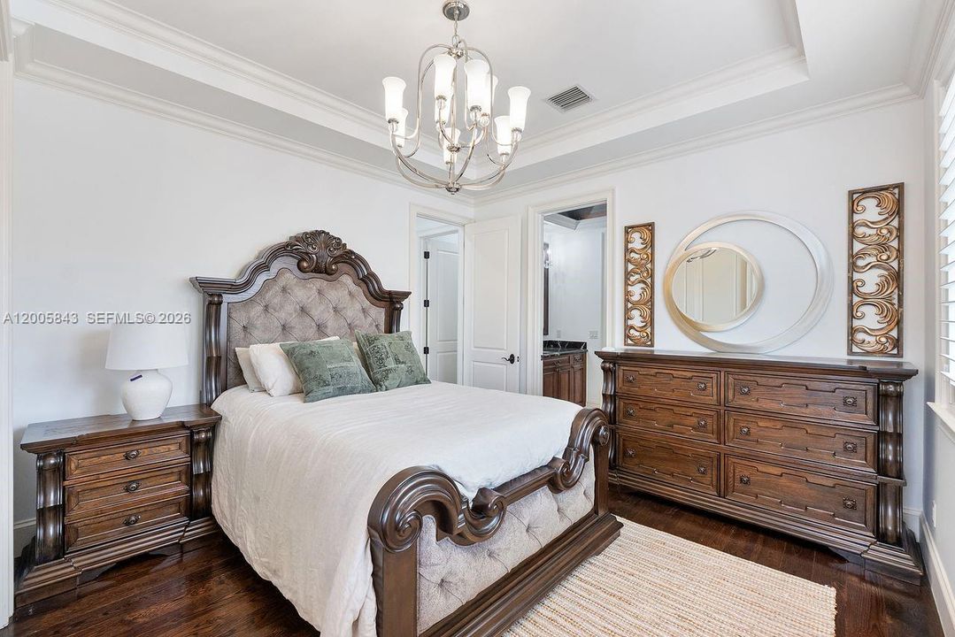 Activo con contrato: $2,495,000 (5 camas, 4 baños, 3838 Pies cuadrados)