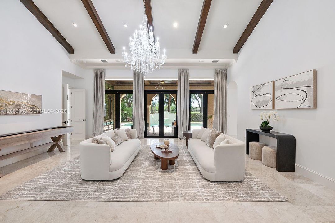 Activo con contrato: $2,495,000 (5 camas, 4 baños, 3838 Pies cuadrados)