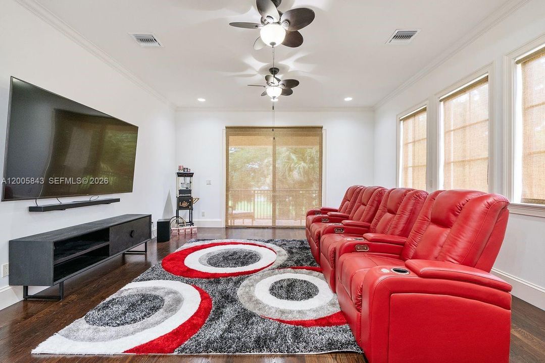 Activo con contrato: $2,495,000 (5 camas, 4 baños, 3838 Pies cuadrados)