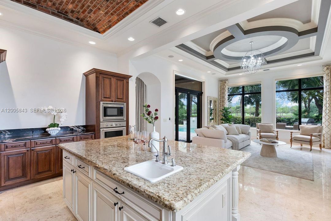 Activo con contrato: $2,495,000 (5 camas, 4 baños, 3838 Pies cuadrados)