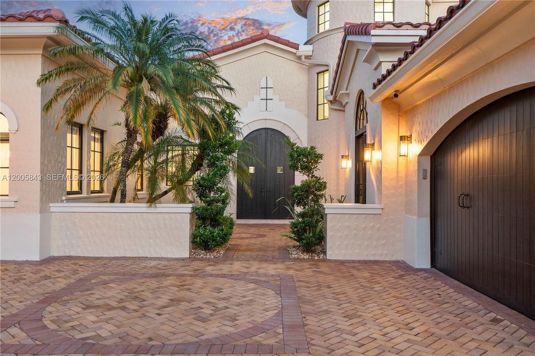 Activo con contrato: $2,495,000 (5 camas, 4 baños, 3838 Pies cuadrados)