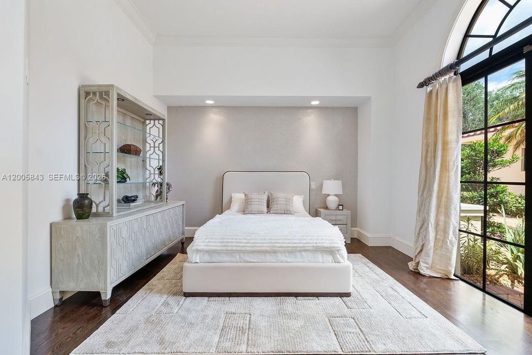 Activo con contrato: $2,495,000 (5 camas, 4 baños, 3838 Pies cuadrados)