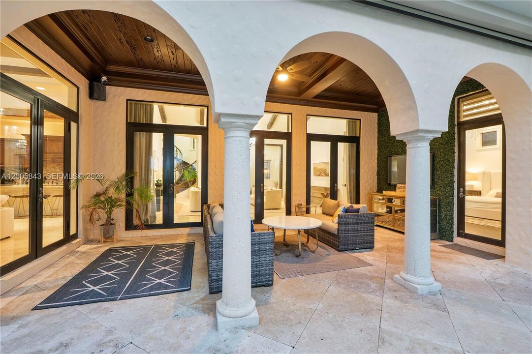 Activo con contrato: $2,495,000 (5 camas, 4 baños, 3838 Pies cuadrados)