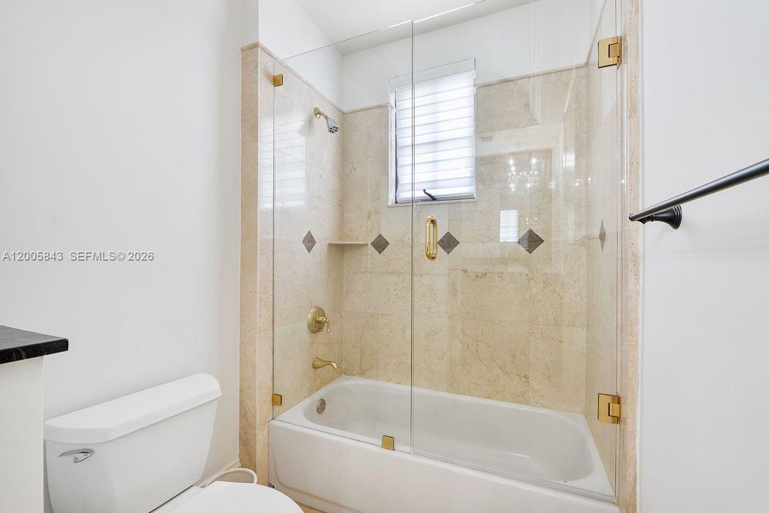 Activo con contrato: $2,495,000 (5 camas, 4 baños, 3838 Pies cuadrados)