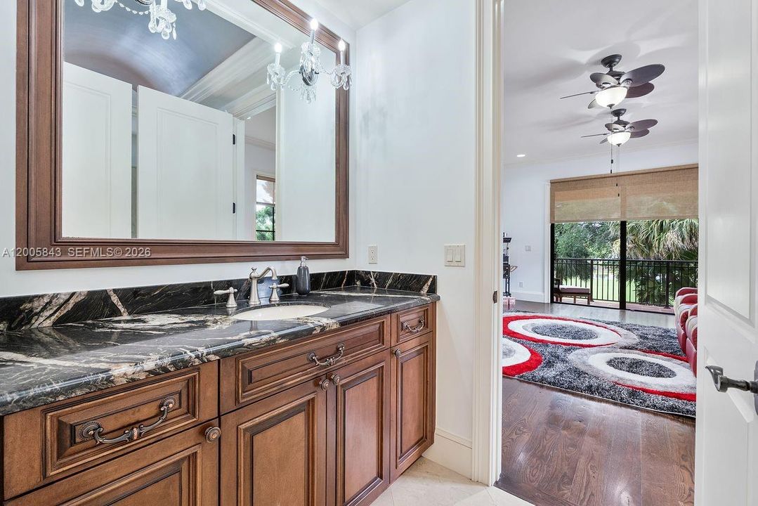 Activo con contrato: $2,495,000 (5 camas, 4 baños, 3838 Pies cuadrados)